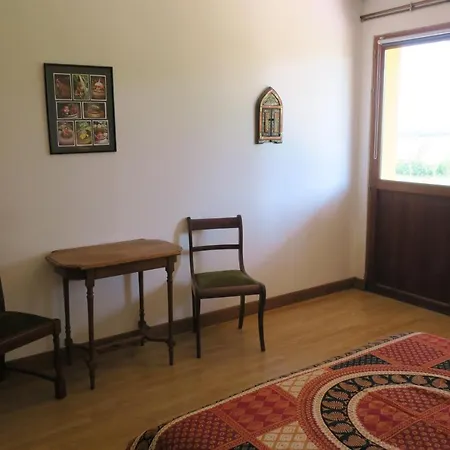 Au Manot Guest house *
